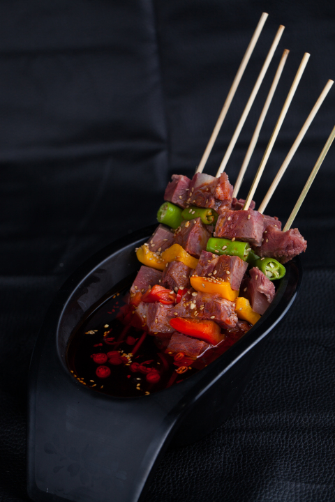 麻辣鲜香牛肉烤串版权图片下载 麻辣鲜香牛肉烤串版权图片下载