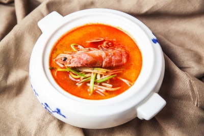 红汤大虾特色菜