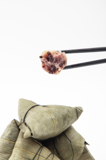 手工包制黑米粽子 手工包制黑米粽子