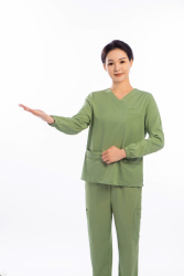绿色手术服女医生单手引导方向高清图