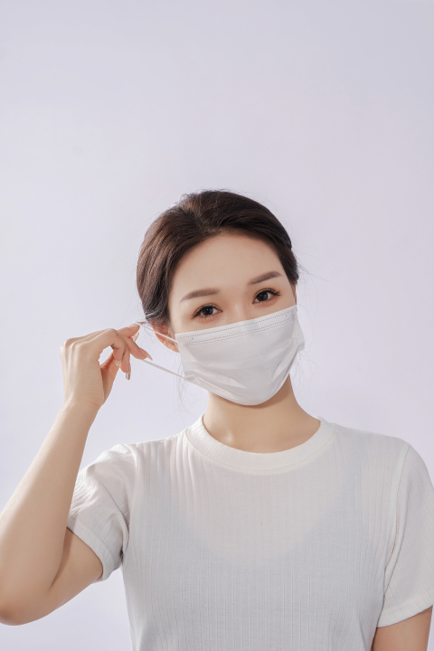 动态女性人物外科口罩实拍图版权图片下载