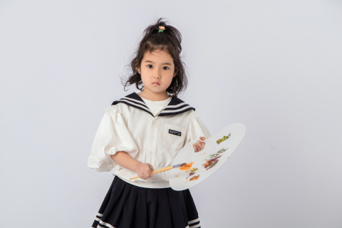 调色的美术学生高清图 调色的美术学生高清图