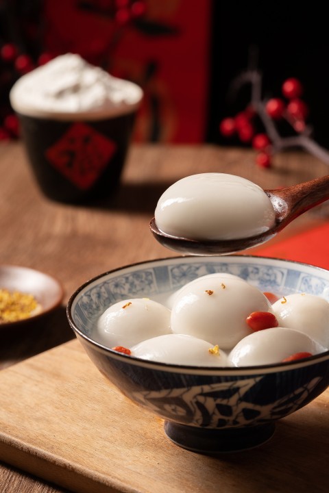 元宵节特色食物汤圆实拍图版权图片下载