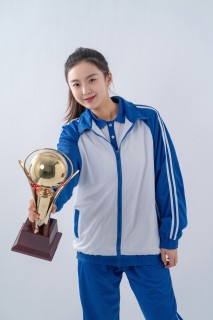 年轻的获奖女生高清图 年轻的获奖女生高清图