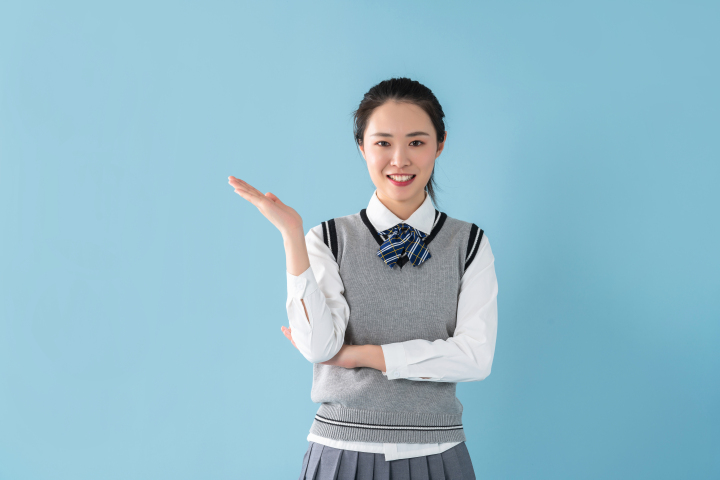 上课举手回答问题的姿势高清图版权图片下载 上课举手回答问题的姿势高清图版权图片下载