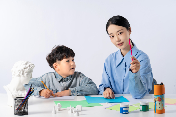 美术课堂上课实拍图版权图片下载 美术课堂上课实拍图版权图片下载