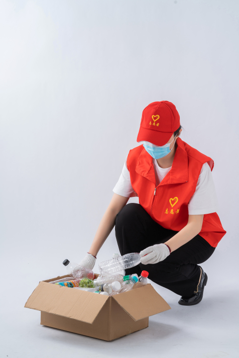 爱护环境的志愿者实拍图版权图片下载 爱护环境的志愿者实拍图版权图片下载