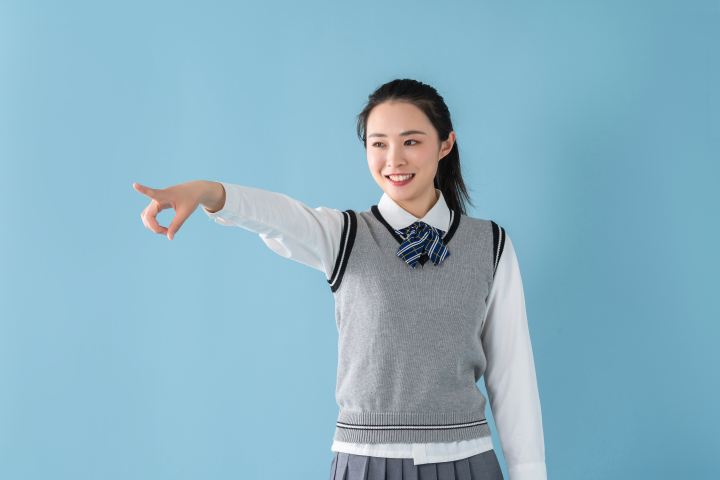 穿马甲的女生高清图版权图片下载 穿马甲的女生高清图版权图片下载
