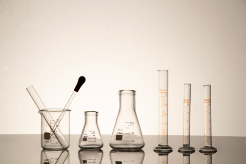 大小不一的量筒实拍图 大小不一的量筒实拍图