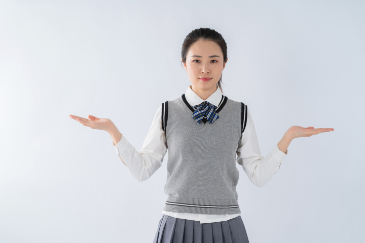 将双手摊开镜头面前的女生高清图版权图片下载 将双手摊开镜头面前的女生高清图版权图片下载