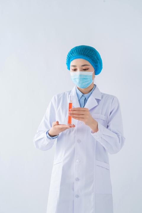 实验中的医疗人员实拍图版权图片下载 实验中的医疗人员实拍图版权图片下载