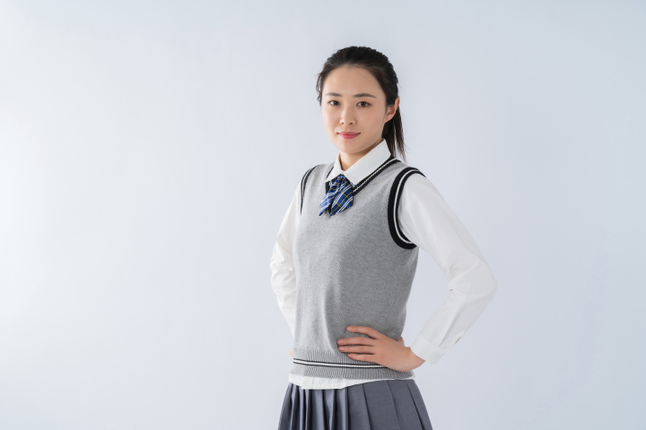双手叉腰的女生侧面高清图版权图片下载 双手叉腰的女生侧面高清图版权图片下载