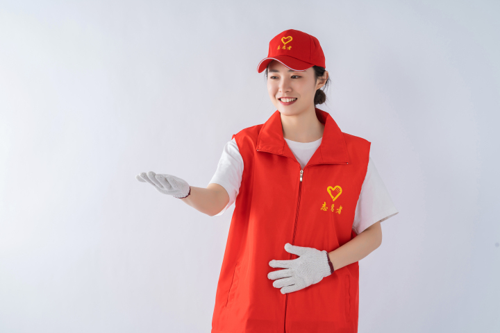 传递温暖笑容志愿者实拍图版权图片下载 传递温暖笑容志愿者实拍图版权图片下载