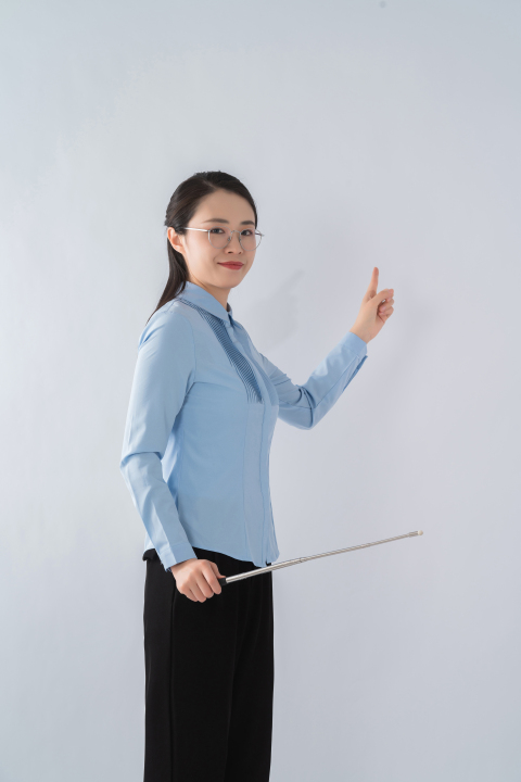 温暖关爱学生的老师实拍图版权图片下载 温暖关爱学生的老师实拍图版权图片下载