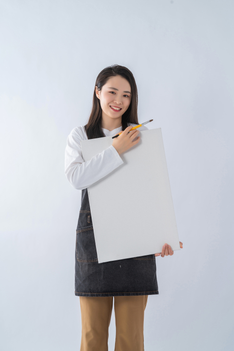 手拿画板的女生图版权图片下载 手拿画板的女生图版权图片下载