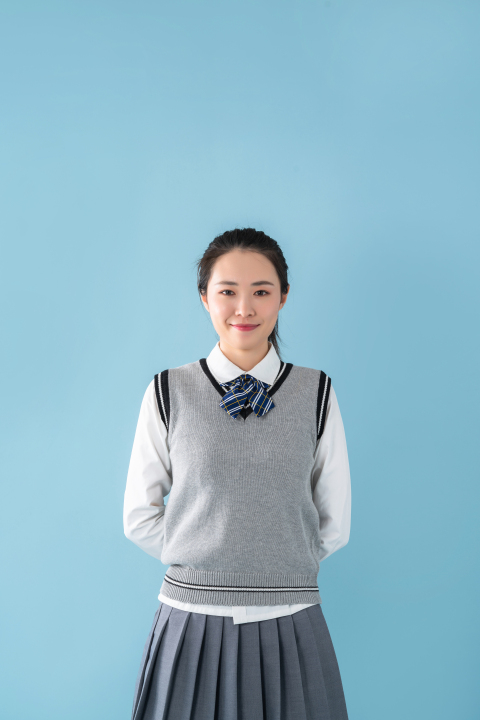 双手背在后面的女生高清图版权图片下载 双手背在后面的女生高清图版权图片下载