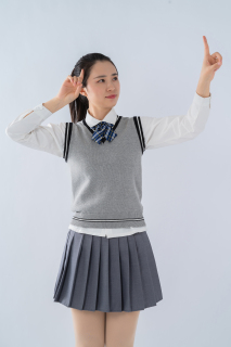 双手举起来摆姿势的女同学高清图 双手举起来摆姿势的女同学高清图