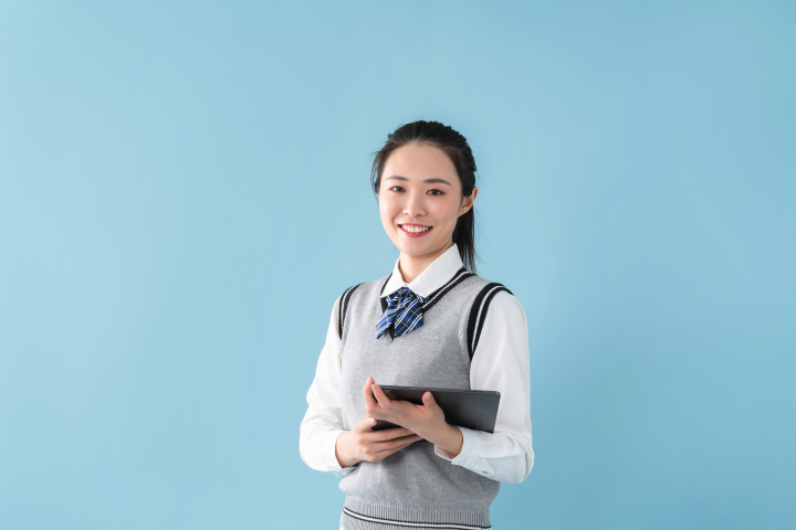 面向镜头的备课老师高清图版权图片下载 面向镜头的备课老师高清图版权图片下载