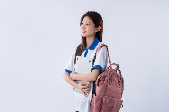 背书包的可爱女孩图版权图片下载 背书包的可爱女孩图版权图片下载