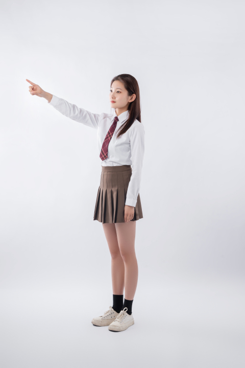 国际学校制服全身实拍图版权图片下载