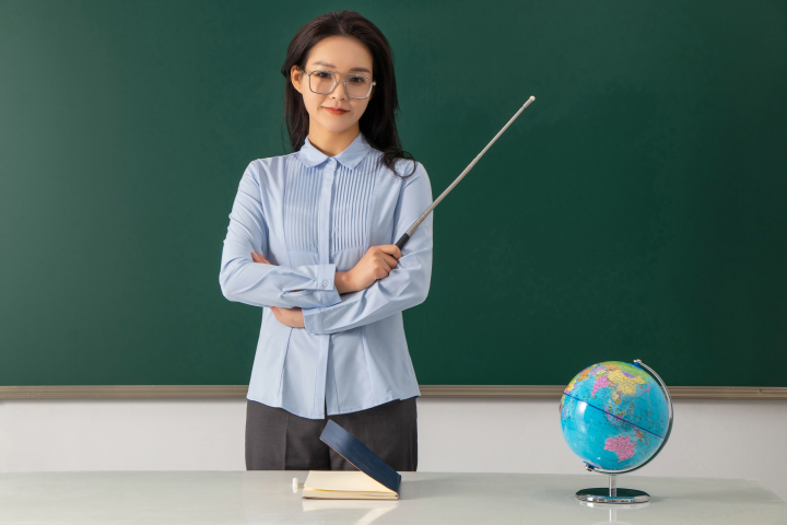 自信阳光的女老师版权图片下载 自信阳光的女老师版权图片下载