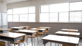 教室和桌椅清洁摄影图