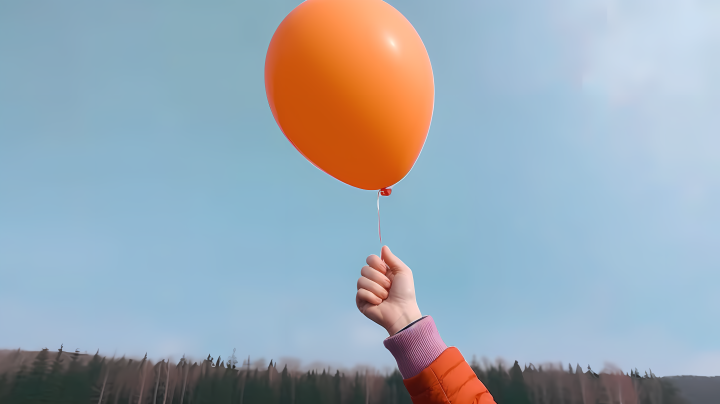 浪漫童趣的橙色气球高清图版权图片下载