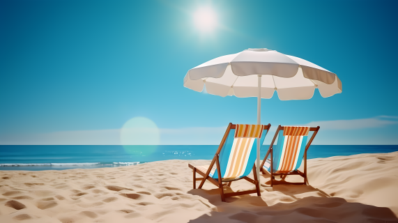 阳光沙滩上的两把沙椅和遮阳伞摄影图片
