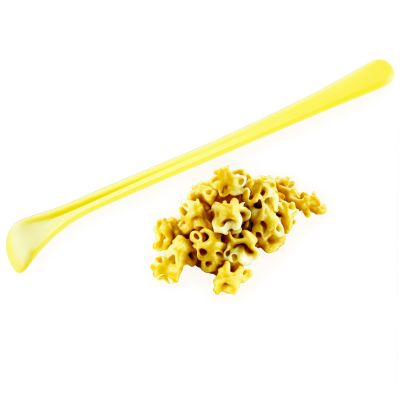 白背景上的骨头与方便面