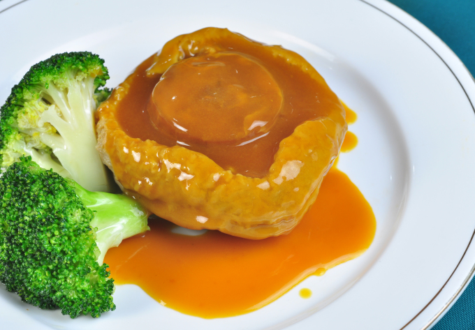 特色粤菜鲍鱼西兰花近景展示图