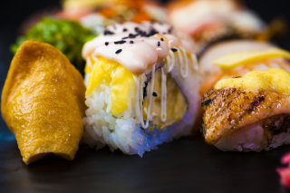 日式蛋黄芝士寿司近景展示图