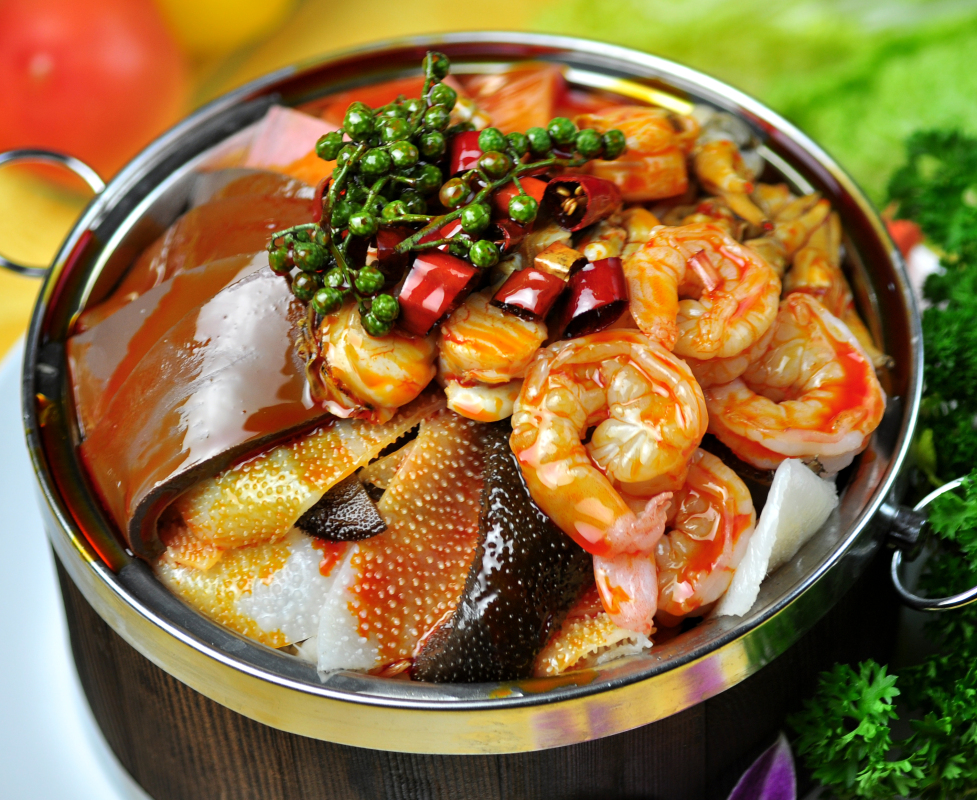 鲜香麻辣川味特色菜毛肚虾仁煲版权图片下载