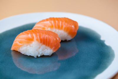 日式料理生鱼片寿司实拍图