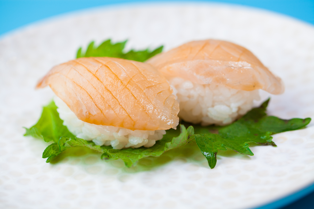 极鲜生切三文鱼刺身手握寿司摆盘版权图片下载