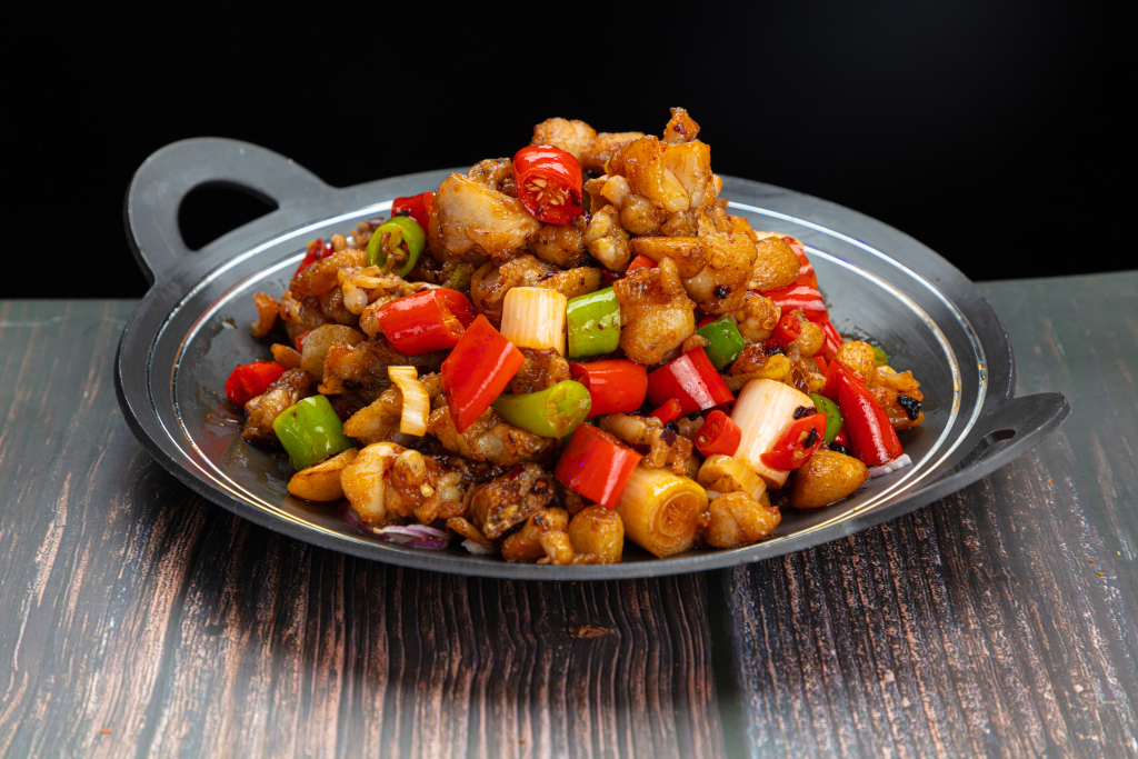 香辣葱爆辣椒炒鸡肉版权图片下载