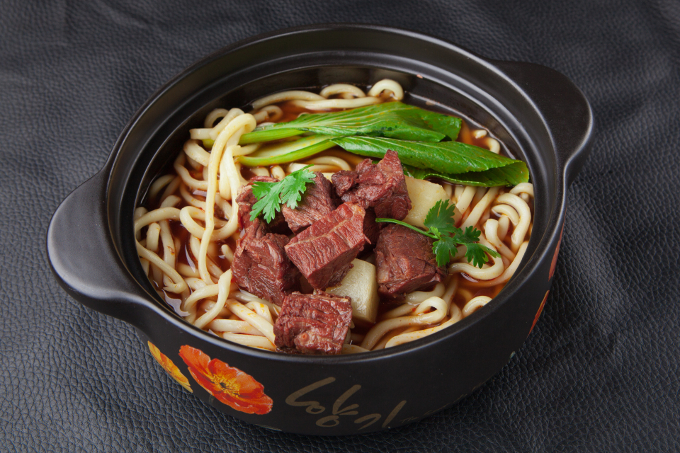 砂锅红烧牛肉面