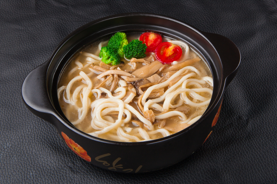 滋补菌汤砂锅米线