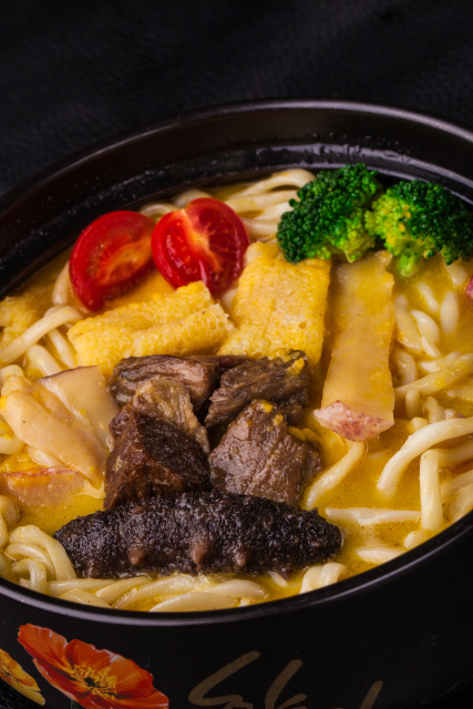 高端滋补海参花胶牛肉米线