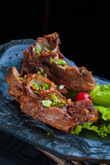 特色招牌秘制酱汁大骨头