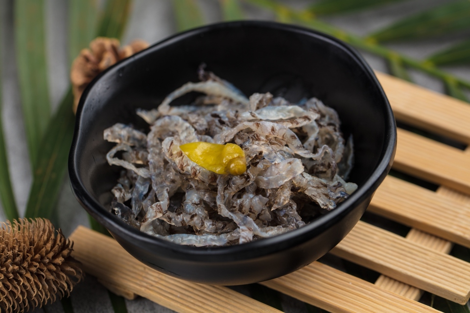 凉拌泡椒鱼皮小凉菜