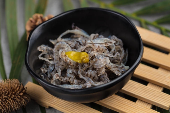 凉拌泡椒鱼皮小凉菜