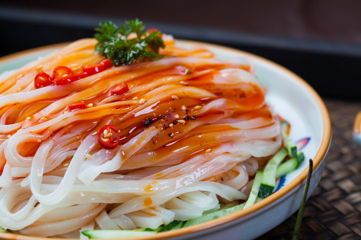 陕西传统美食红油凉拌米皮版权图片下载