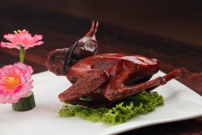 广州特色美食烤乳鸽