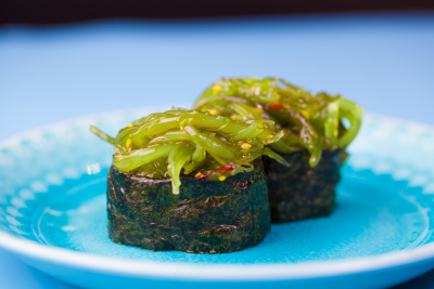 新鲜海草寿司卷