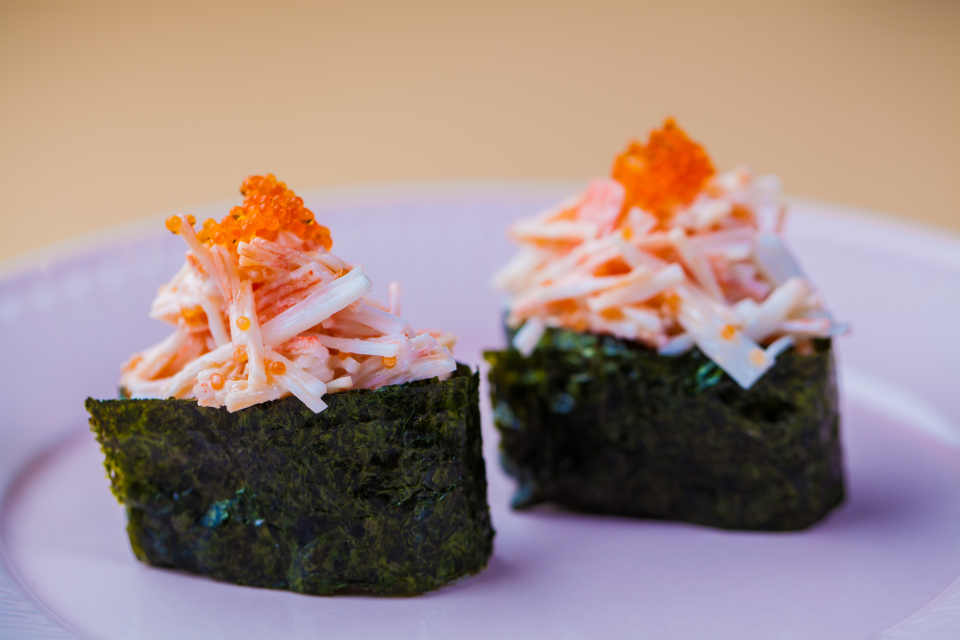 经典鱼籽蟹肉棒寿司卷