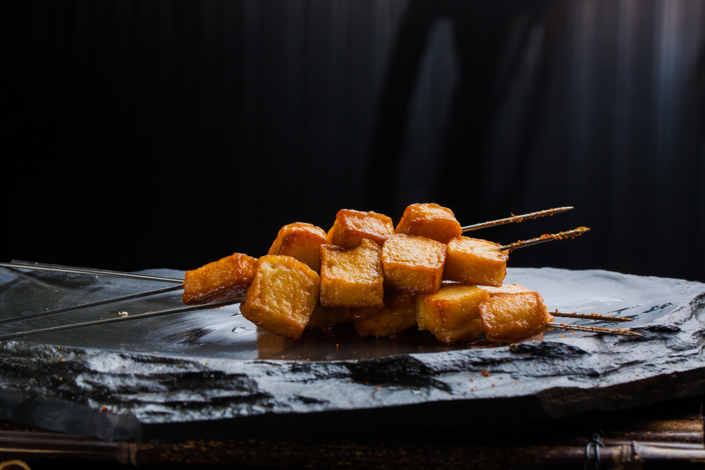 秘制五香鱼豆腐烤串版权图片下载