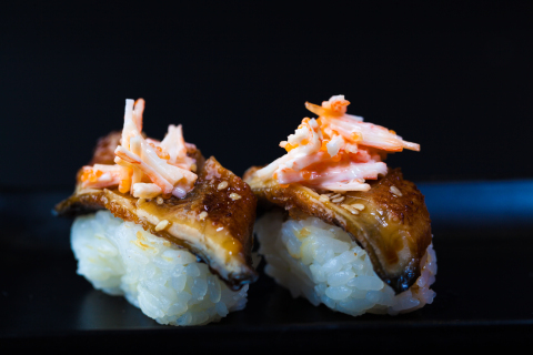 鲜美鳗鱼蟹肉手握寿司