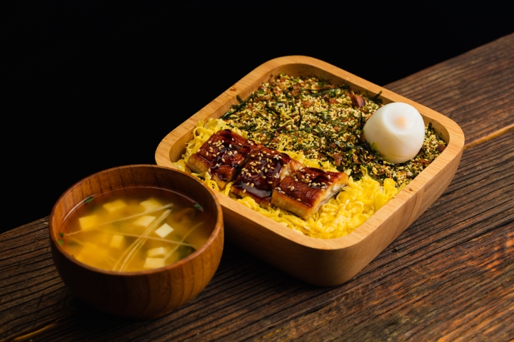 日式鳗鱼饭套餐版权图片下载