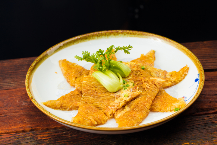 香酥油炸土豆鸡蛋饼版权图片下载