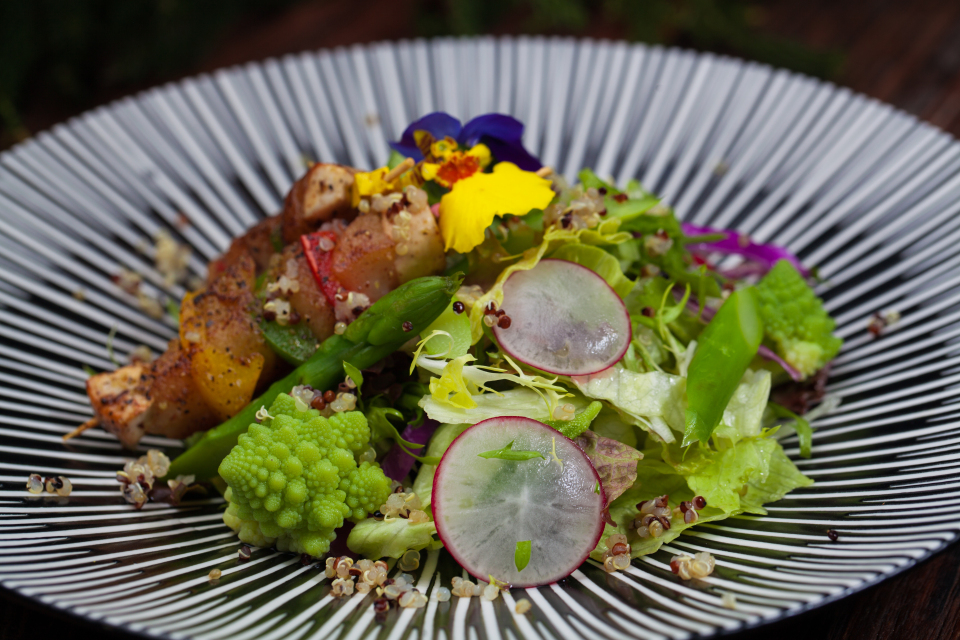 青笋排骨凉拌菜